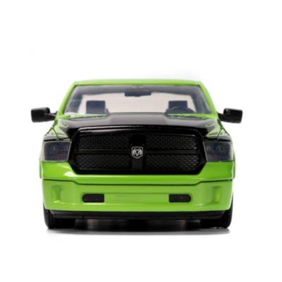 Jada Toys Hulk Figure with 2014 RAM 1500 1:24 Scale Die Cast Vehicle