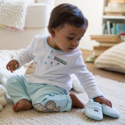 Winnie the Pooh Layette Pyjamas and Slippers Baby Set