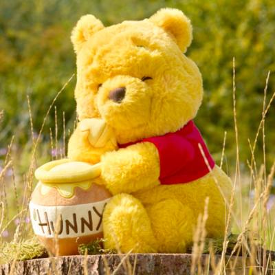Peluche mediano Winnie the Pooh con tarro miel, Disney Store Jap&oacute;n (32&nbsp;cm)