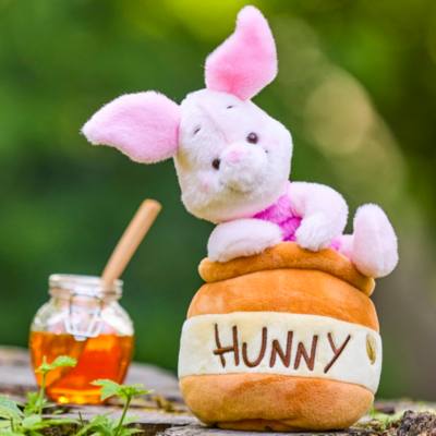 Peluche mediano Piglet, Winnie the Pooh en tarro miel, Disney Store Jap&oacute;n (25&nbsp;cm)