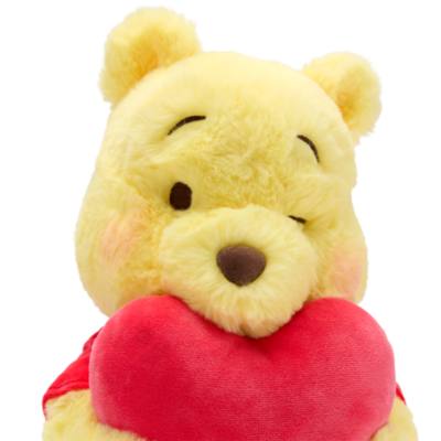 Disney Store Japan - Winnie Puuh mit Herz - Mittelgro&szlig;es Kuscheltier - 22,5 cm