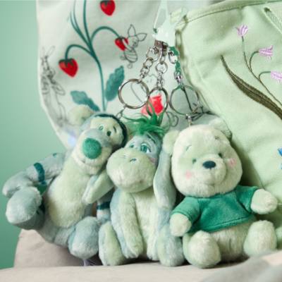 Winnie Puuh - Schl&uuml;sselanh&auml;nger mit kleinem gr&uuml;nem Kuscheltier - 18 cm