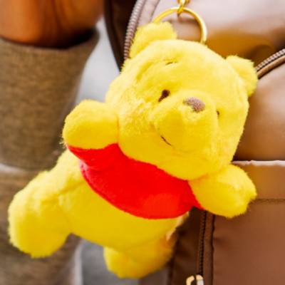 Llavero peluche peque&ntilde;o Winnie the Pooh, Disney Store Jap&oacute;n (15&nbsp;cm)