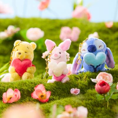 Disney Store Japan - Winnie Puuh mit Herz - Schl&uuml;sselanh&auml;nger mit kleinem Kuscheltier - 10 cm