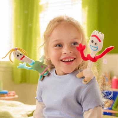 Set di mini peluche magnetici da spalla Forky e Karen Beverly, Toy Story 5,&nbsp;20 cm