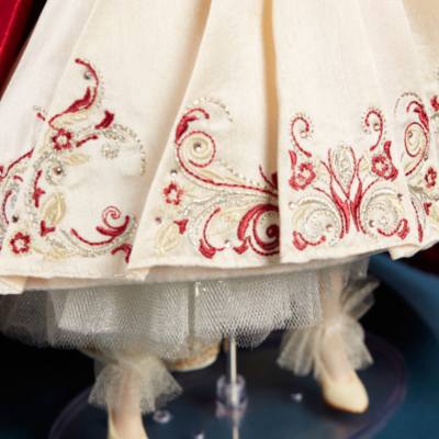 Snow White Disney Designer Collection Midnight Masquerade Series Fashionably Late Limited Edition Doll, Snow White and the Seven Dwarfs