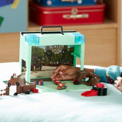 Mater's Junkyard Disney Pixar Cars On-the-Go Play Set