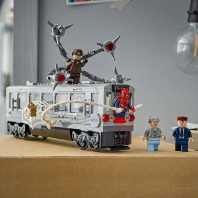 LEGO Marvel Spider-Man vs. Doc Ock Subway Train Scene Set 76321