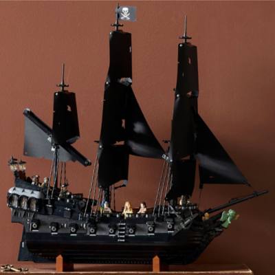 LEGO Icons Pirates of the Caribbean Captain Jack Sparrow's Pirate Ship Set 10365