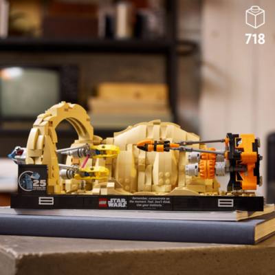 LEGO Star Wars Diorama: Carrera de Vainas de Mos Espa 75380