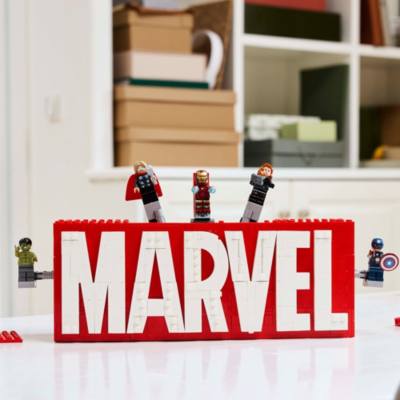 LEGO MARVEL Logo & Minifigures Set 76313