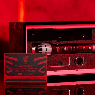 Star Wars: Die dunkle Bedrohung - 25. Jubil&auml;um - Der Sith-Sch&uuml;ler: Darth Maul - Legacy Kollektion - Lichtschwertgriffset in limitierter Edition
