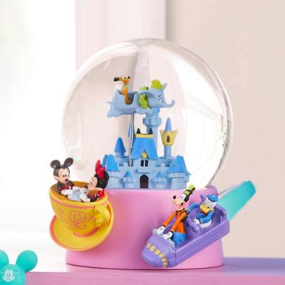 Walt Disney World Mickey Mouse and Friends Play in the Park Snow Globe