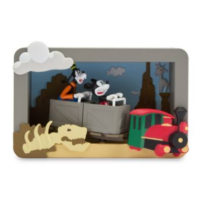 Mickey Mouse and Friends Disney Parks Diorama Mystery Figure