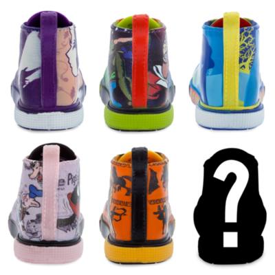 Disney Lacers Mystery Vinyl Collectible Trainer, Series 2, Pack of 6