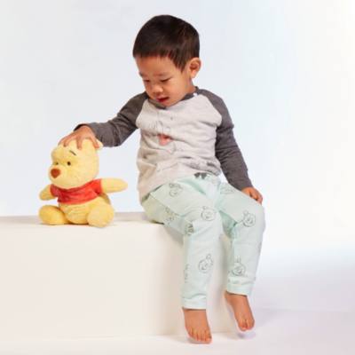 Disney Store Petite Peluche Winnie L Ourson Pour Bebes Shopdisney