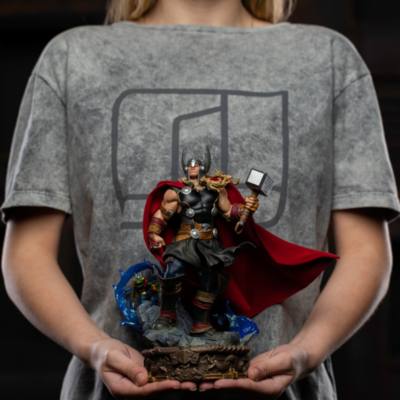 Action figure da collezione Thor Unleashed Deluxe Iron Studios