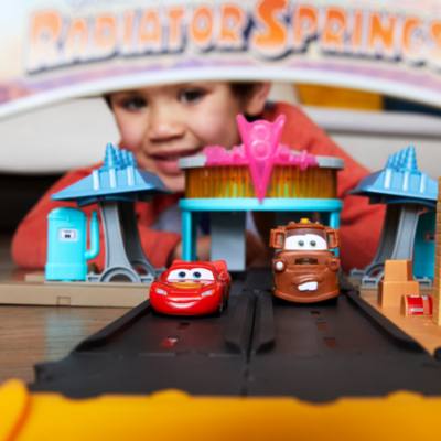 Mattel Disney Pixar Cars On The Road Radiator Springs Tour Playset