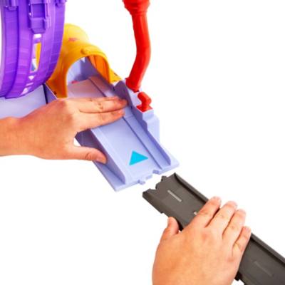 Mattel Disney Pixar Cars On The Road Showtime Loop Playset