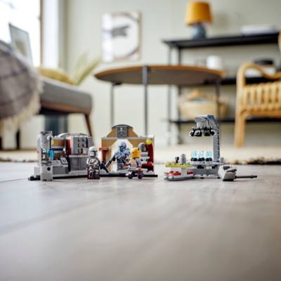 LEGO Star Wars The Armourer's Mandalorian Forge Set 75319