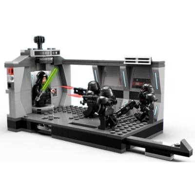 LEGO Star Wars: The Mandalorian Dark Trooper Attack Set 75324