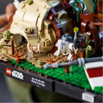 LEGO Star Wars Dagobah Jedi Training Diorama Set 75330