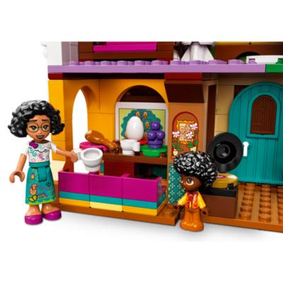 LEGO Disney 43202 La maison Madrigal, Encanto, la fantastique famille Madrigal