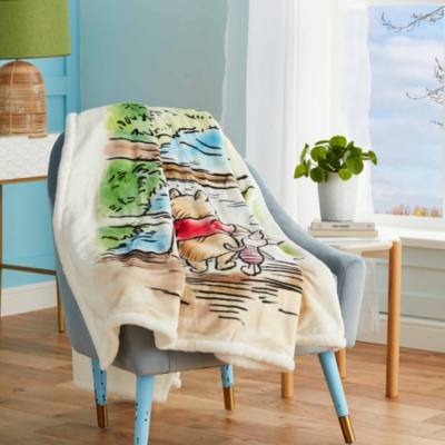 Disney Store Winnie the Pooh and Friends Fleece Throw