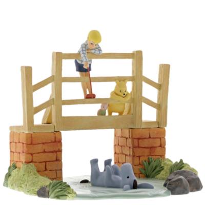 Enesco Winnie The Pooh And Friends Enchanting Disney Figurine