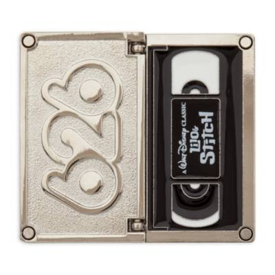 Disney Store - Lilo & Stitch - Stitch und Schrulle - Anstecknadelset im VHS-Design