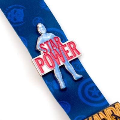 Disney Store Ensemble pin's et tour de cou Avengers