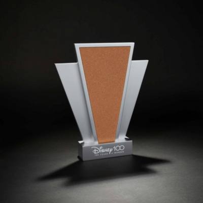 Bacheca per collezione pin Disney100 Decades