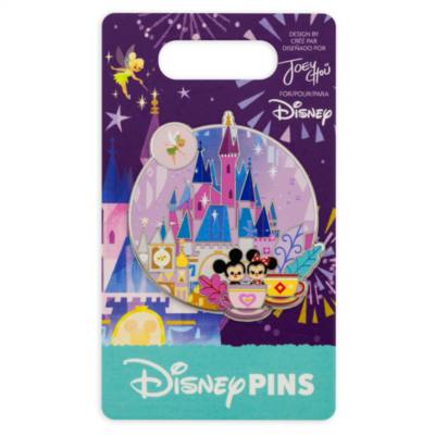 Disney Parks pin Fantasyland, Mickey y Minnie Mouse con Campanilla de Joey Chou