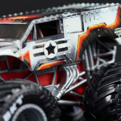 Camiones monstruo met&aacute;lico moldeado a escala Monster Jam, Marvel