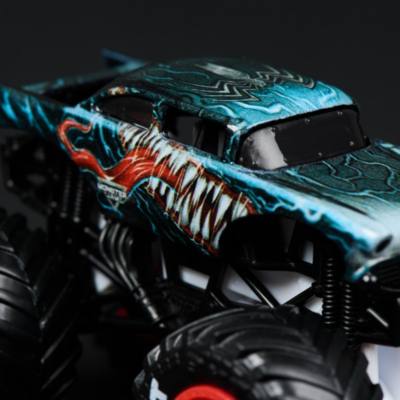 Camiones monstruo met&aacute;lico moldeado a escala Monster Jam, Marvel