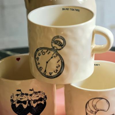 Anna + Nina Tea O&rsquo;Clock Mug, Alice in Wonderland