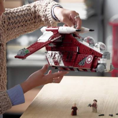 Play LEGO Coruscant Guard Gunship Set 75354 Video