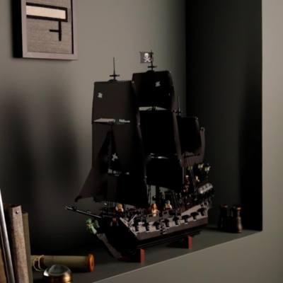 Play LEGO Icons Pirates of the Caribbean Captain Jack Sparrow's Pirate Ship Set 10365 Video