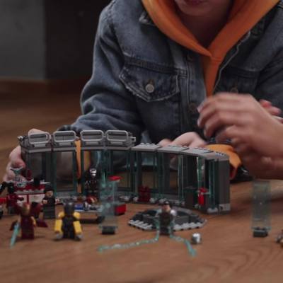 Play LEGO Marvel Iron Man Armoury Set 76216 Video