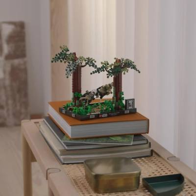 Play LEGO Star Wars Endor Speeder Chase Diorama Set 75353 Video