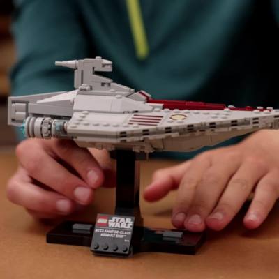 Play LEGO Star Wars Acclamator-Class Assault Ship Set 75404 Video