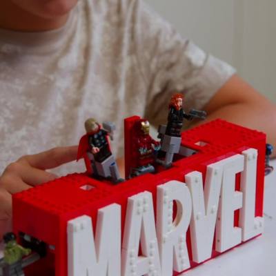 Play LEGO MARVEL Logo & Minifigures Set 76313 Video