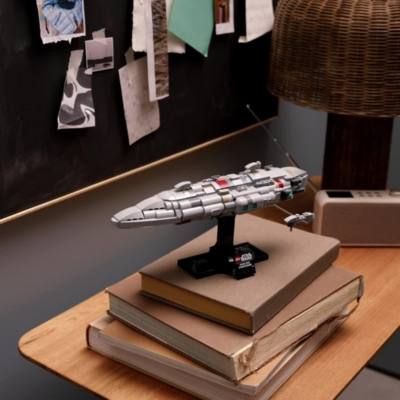 Play LEGO Star Wars Home One Starcruiser Set 75405 Video