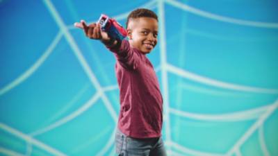 Play Hasbro Spider-Man Real Webs 2-in-1 Ultimate Web Blaster Video