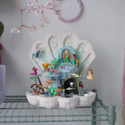 Play LEGO Disney The Little Mermaid Royal Clamshell Set 43225 Video