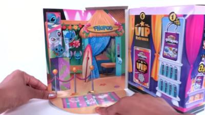 Reproducir v&iacute;deo de Just Play Disney Doorables ADOORBS Dolls