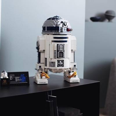 Play LEGO Star Wars R2-D2 Set 75308 Video