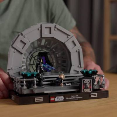Play LEGO Star Wars Emperor's Throne Room Diorama Set 75352 Video