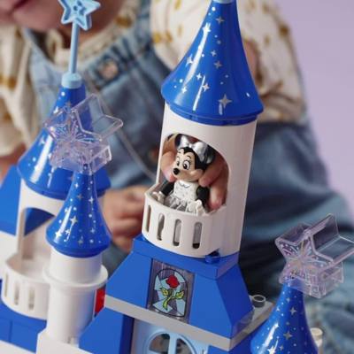 LEGO DUPLO - Disney - 3-in-1-Zauberschloss - Spielzeugset f&uuml;r Kleinkinder 10998 Video abspielen