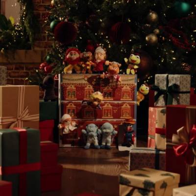 Lire la vid&eacute;o Calendrier de l'Avent avec peluches No&euml;l chez les Muppets